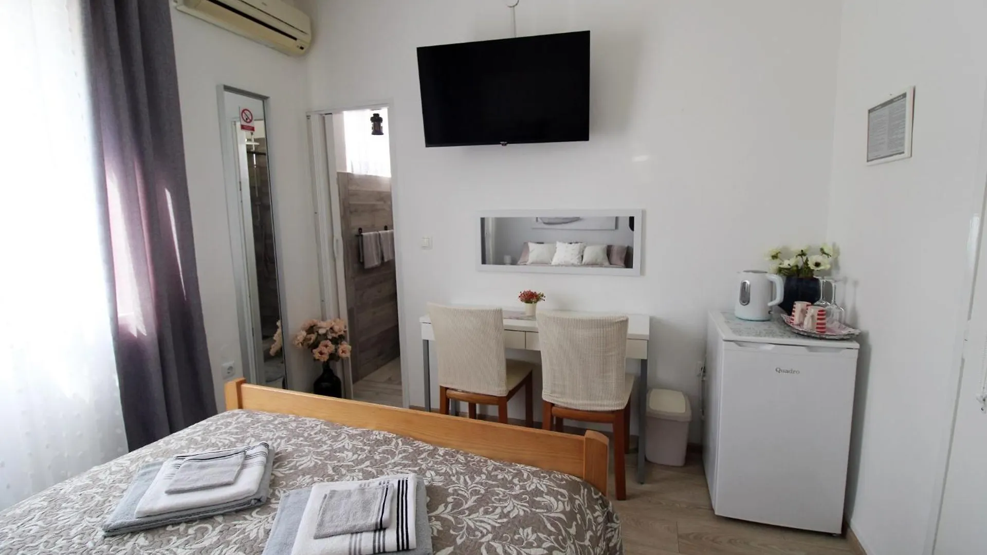 Room Ljubica بولا شقة